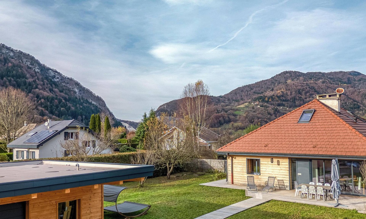 Alex House | 🌄 Spacious 150 m² home with panoramic mountain views – 1,000 m² garden – Between Lake Annecy & the Aravis Mountains