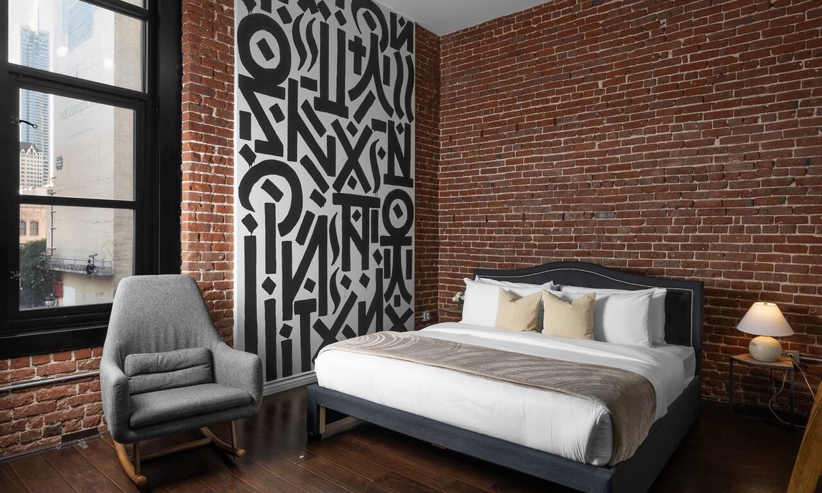 Historic Core Hotel | Spacious 1700 sqft New York-Style Suite