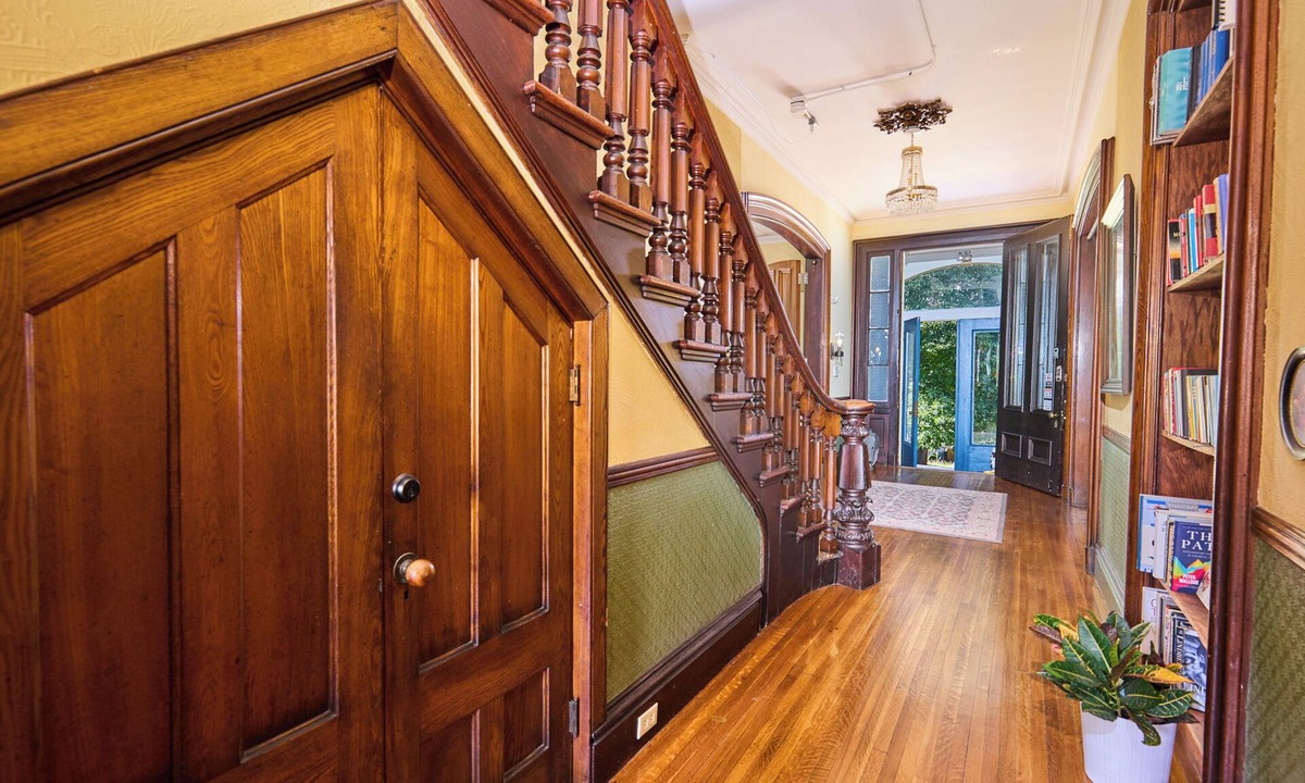 Fair Haven Heights House | Spacious 18th Century Victorian Mansion - Sleep 16+ Large Group