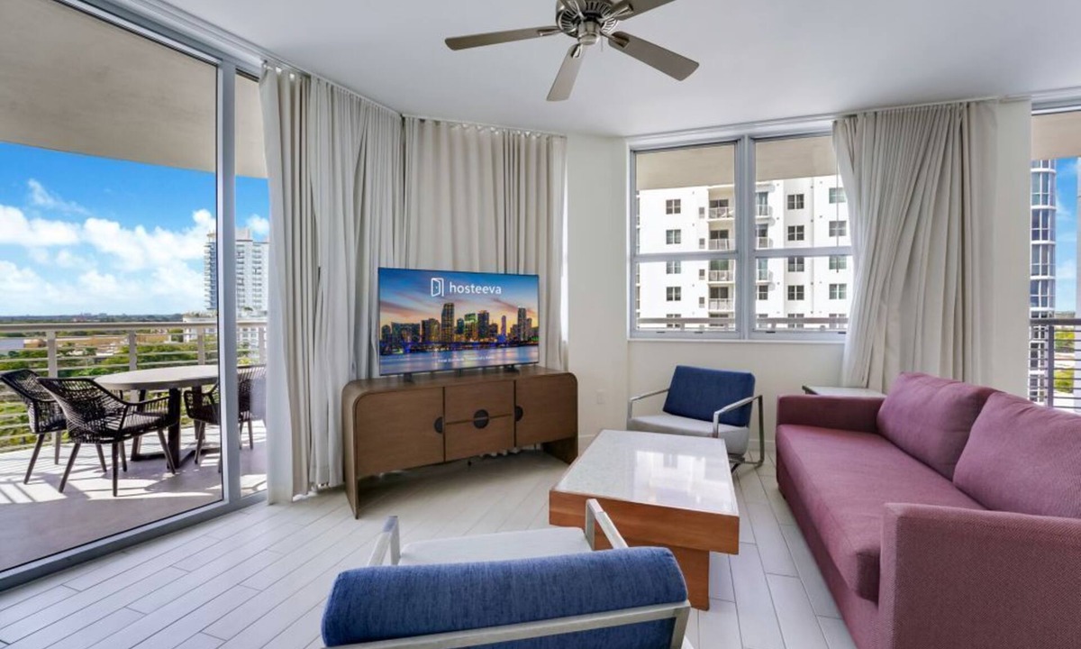 Downtown Hollywood Condo | Spacious 1BR + Sofa Bed Balcony & Pool