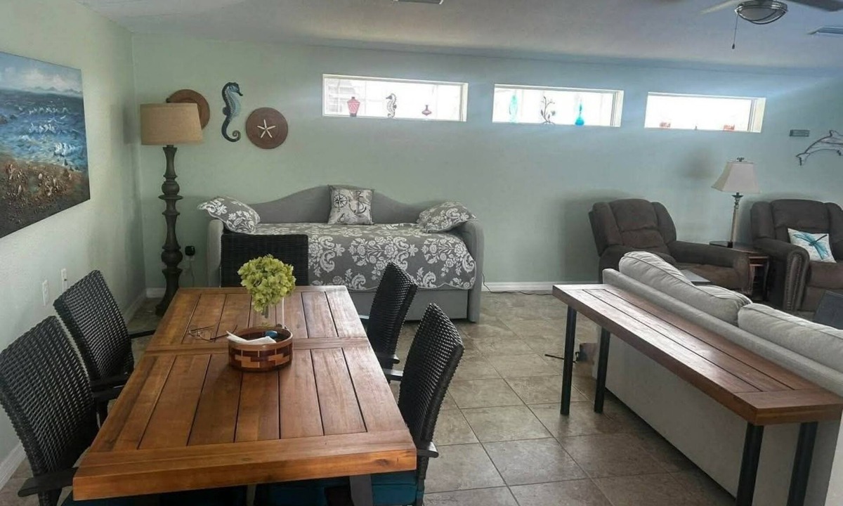 Port Charlotte House | Spacious 2-bdrm house in quiet neighborhood on canal in Port Charlotte. Sleeps 8