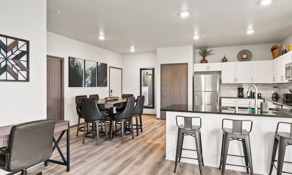South Perry District Apartment | Spacious 2 bed 2 bath apt by Downtown Spokane!