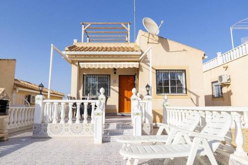 Los Balcones Villa | Spacious 2 Bed Detached Villa with communal pool