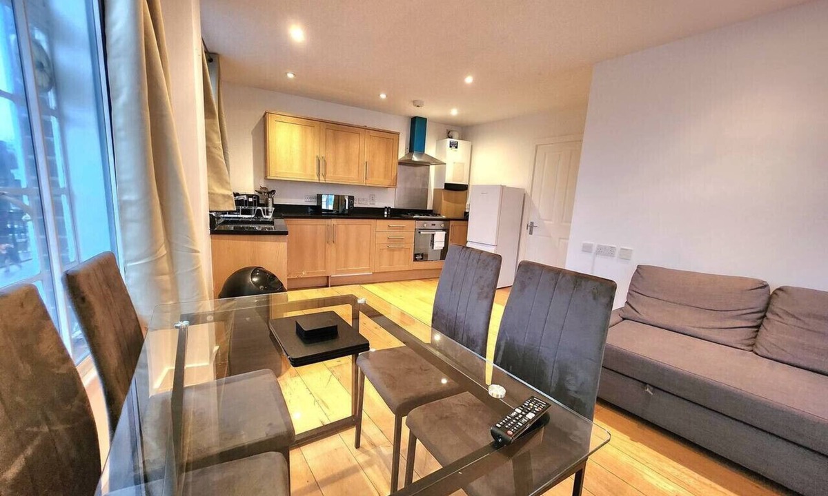 Stockwell Apartment | Spacious 2-Bed Flat - Close to Tube, Sleeps 6