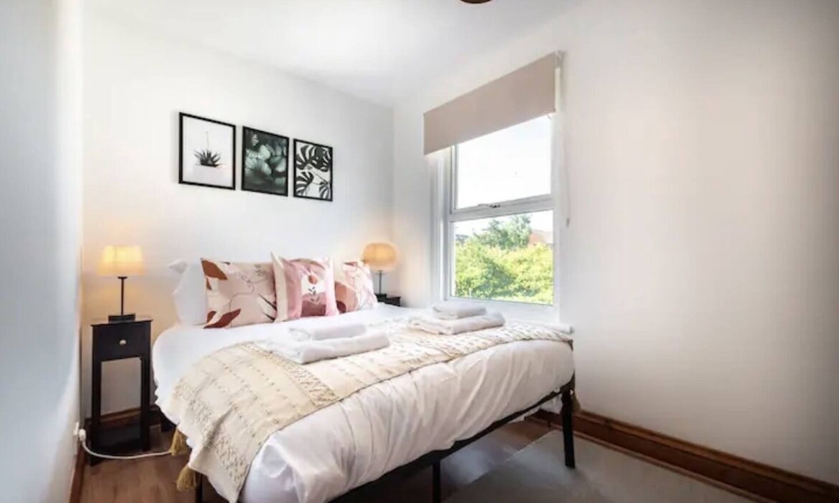 Southampton Apartment | Spacious 2-Bed in Southampton | Hospital & Docks