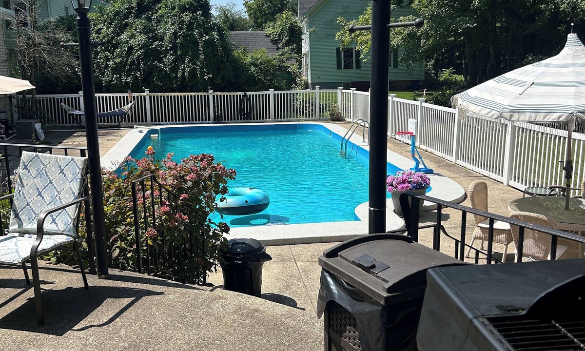 Foxboro Apartment | Spacious 2-bedroom apartment in Foxborough with AC, Kitchen and inground pool.