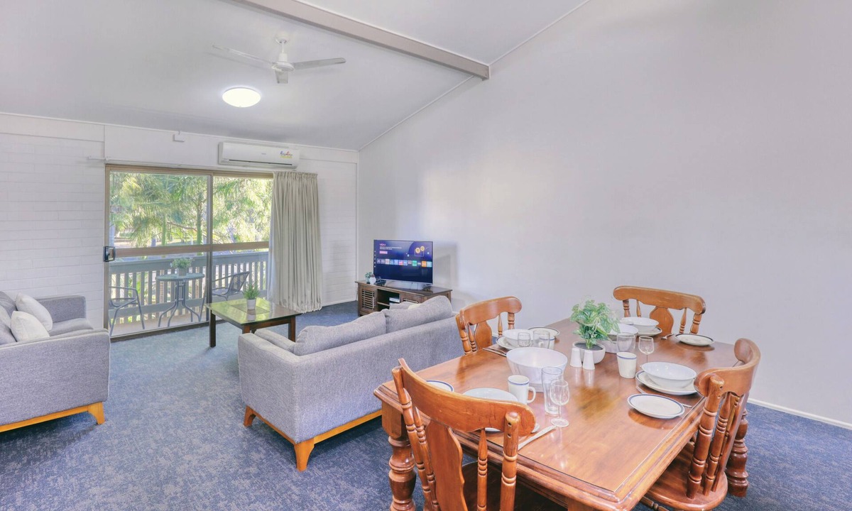 Emerald Apartment | Spacious 2 Bedroom Apartment 88 Sq, swimming pool, garden views, sports lounge