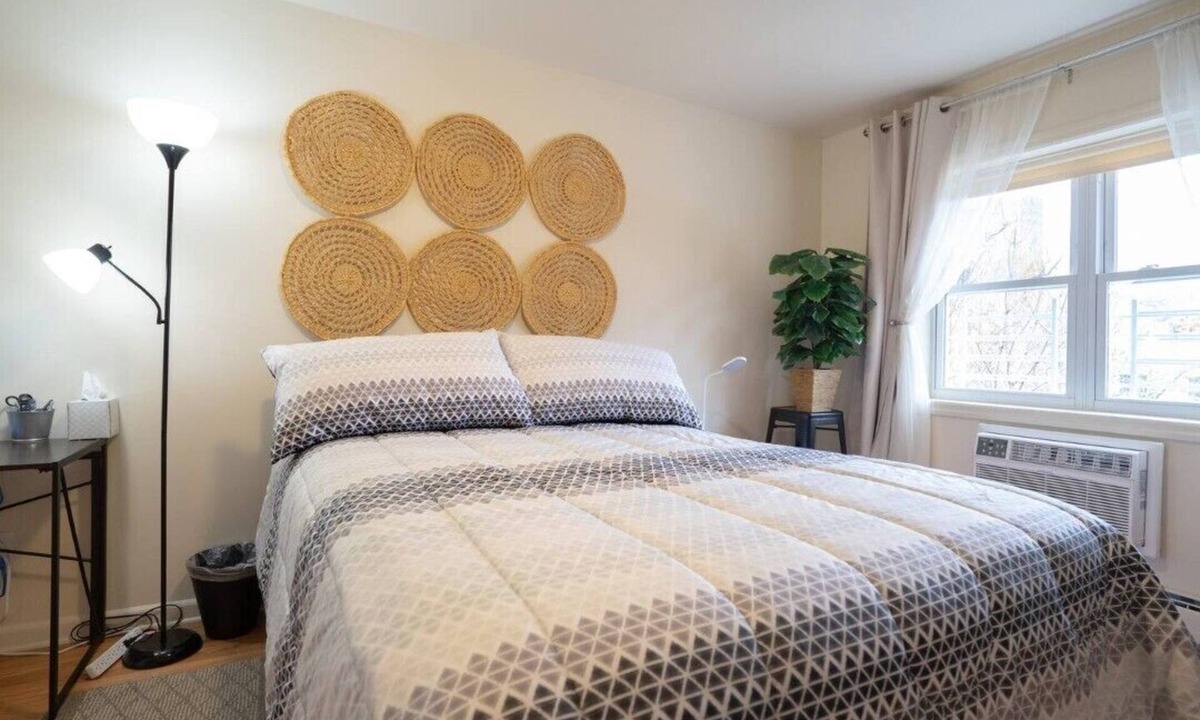 West Bronx Apartment | Spacious 2‑Bedroom Bronx Retreat — Minutes to Manhattan!