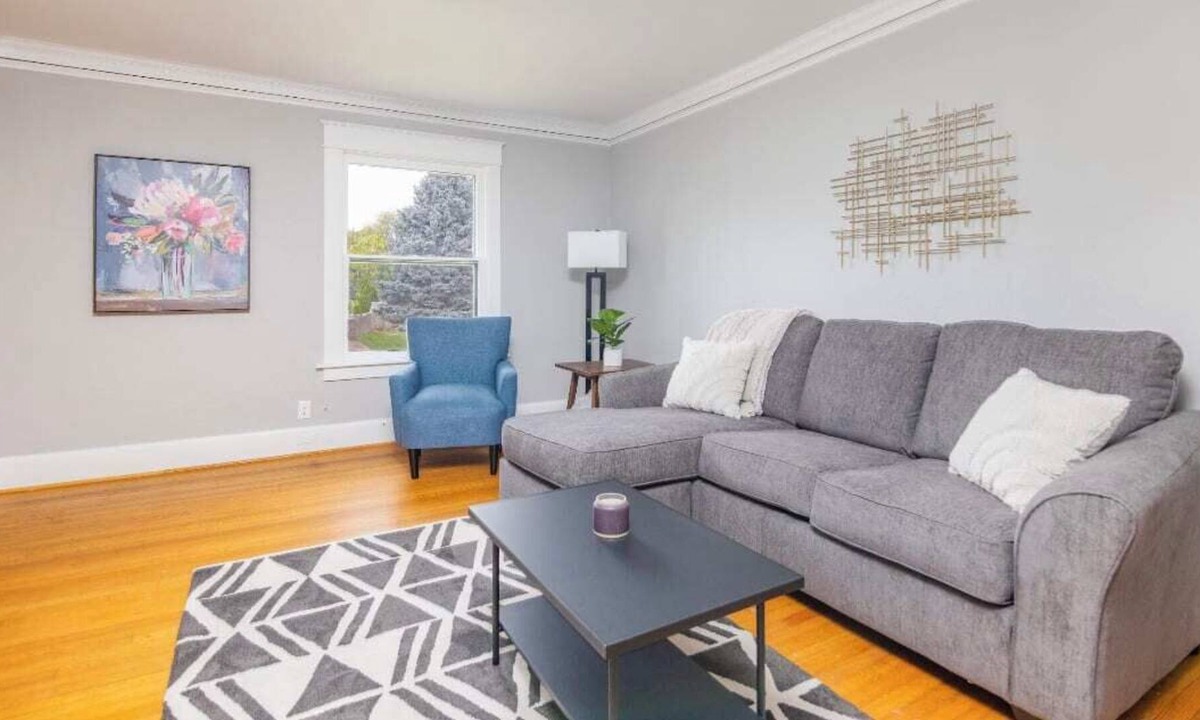 North of Grand House | Spacious 2 Bedroom Home Near Ingersoll & Downtown