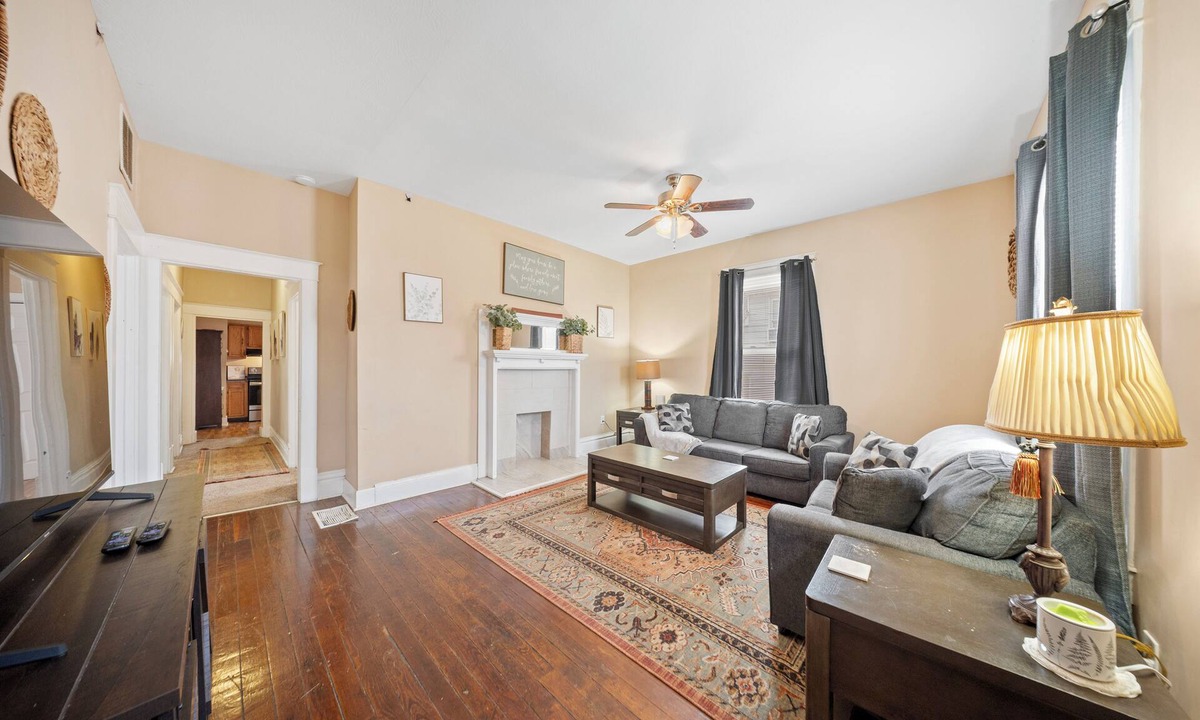 Ashland Apartment | Spacious, 2-Bedroom Unit with Laundry, Ashland KY-Near UK/KDMC Hospital!