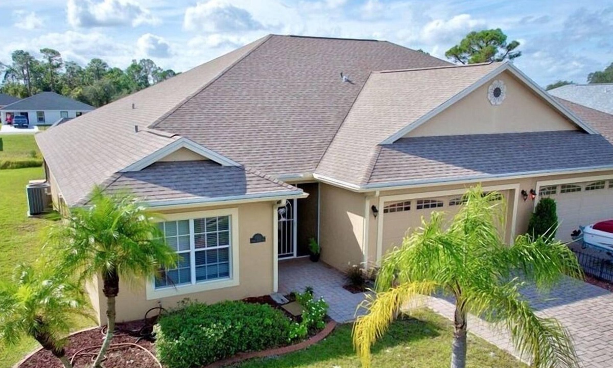 Sun 'N Lake Villa | Spacious 2-bedroom villa in Sebring, screened patio, grill, bonus room, sleeps