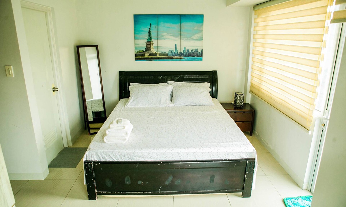 Barangay 76 Condo | Spacious 2 BR with 2 Bathroom Oasis Across MoA Sleeps 6 Guests