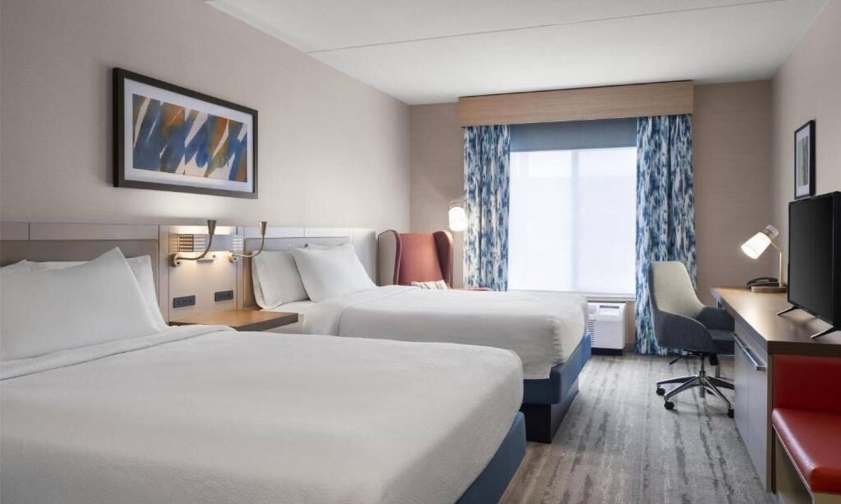 Albuquerque Hotel | Spacious 2 Queen Suites | Pool, Dining, Bar Area + Breakfast Included