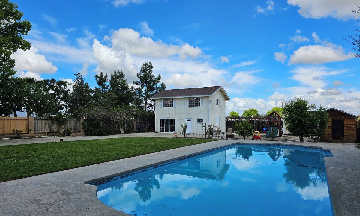 Rosedale House | Spacious 2 story gated home w/pool & play area.