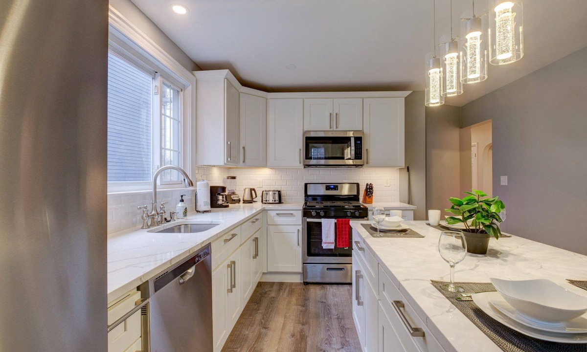 Roxbury Apartment | Spacious 2bd/1ba | Free Parking | 3D TOUR 8733