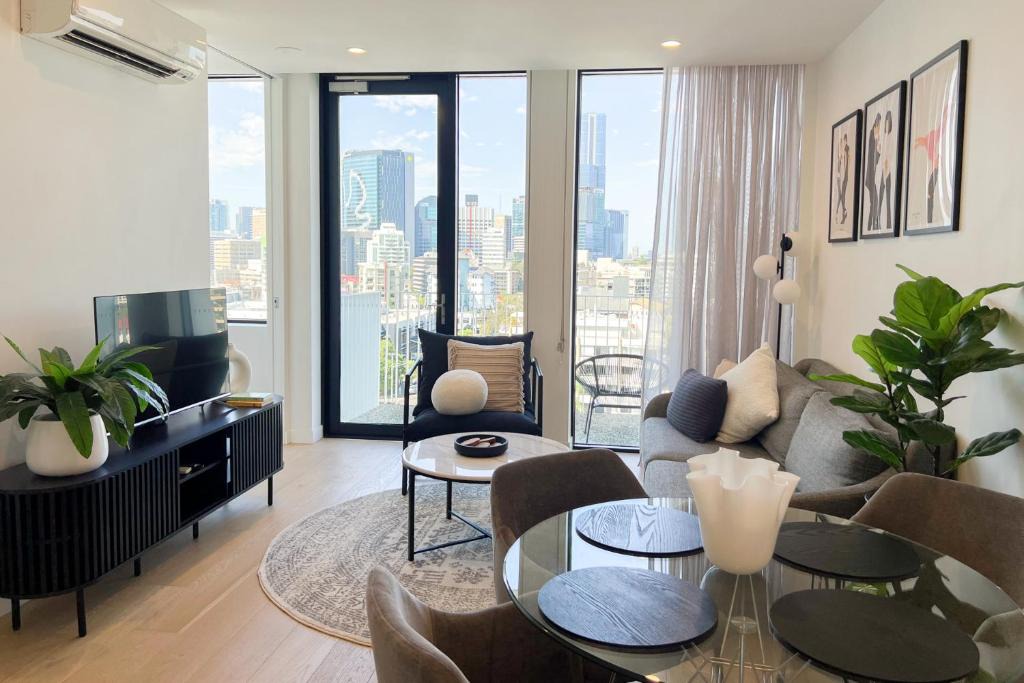 Spring Hill Apartment | Spacious 2bed 2bath Apartment with City Views