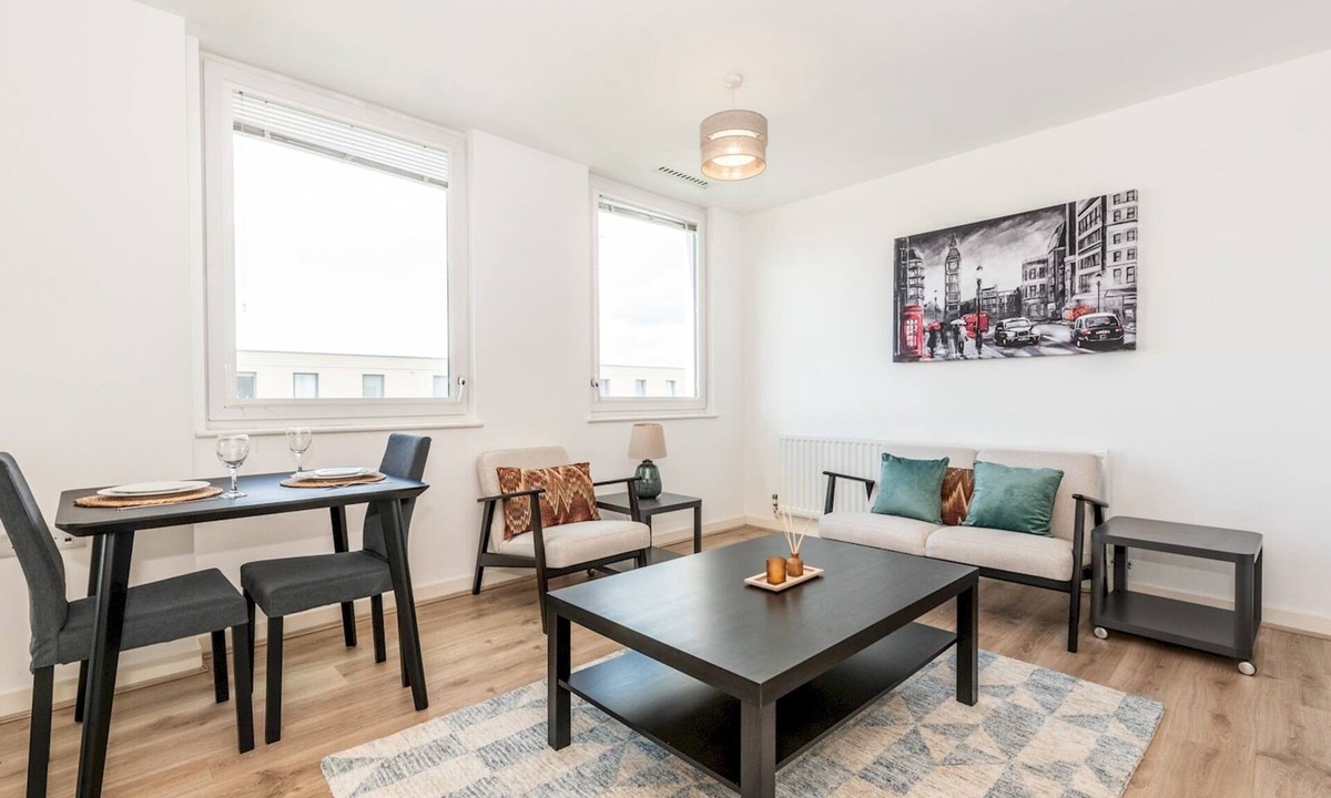 Brent Apartment | Spacious 2Bedroom in Greater London + Free Parking - Pass the Keys