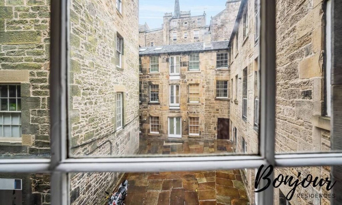 Old Town Apartment | Spacious 2BR-2BA - Grassmarket - Free Parking