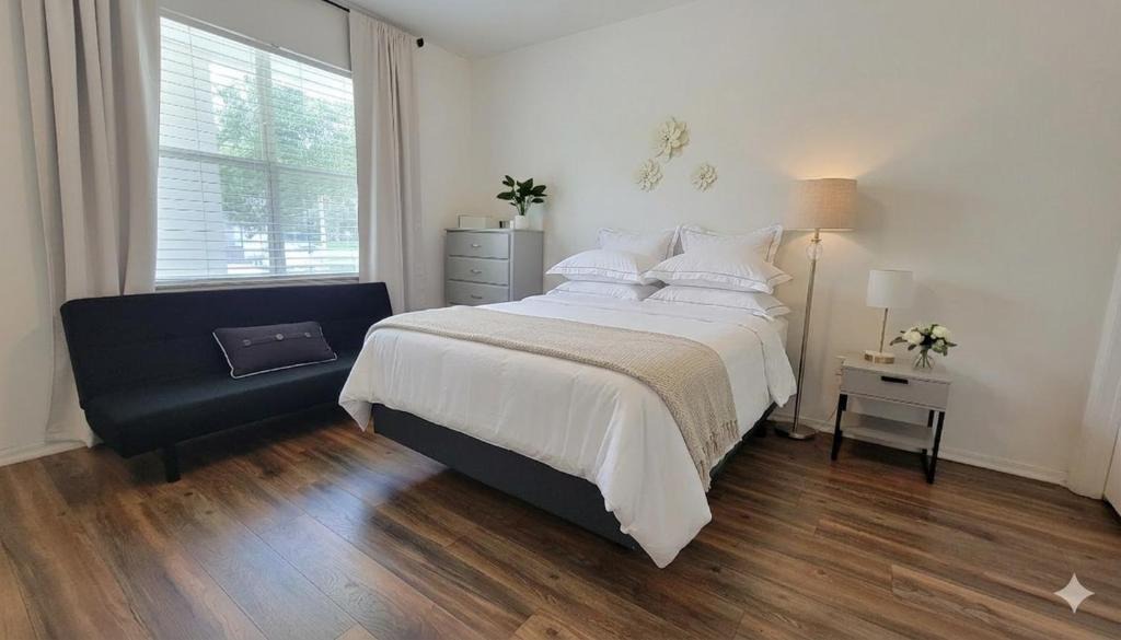 Gainesville Apartment | Spacious 2BR 2BA Suite - Walk to Mall & Hospitals