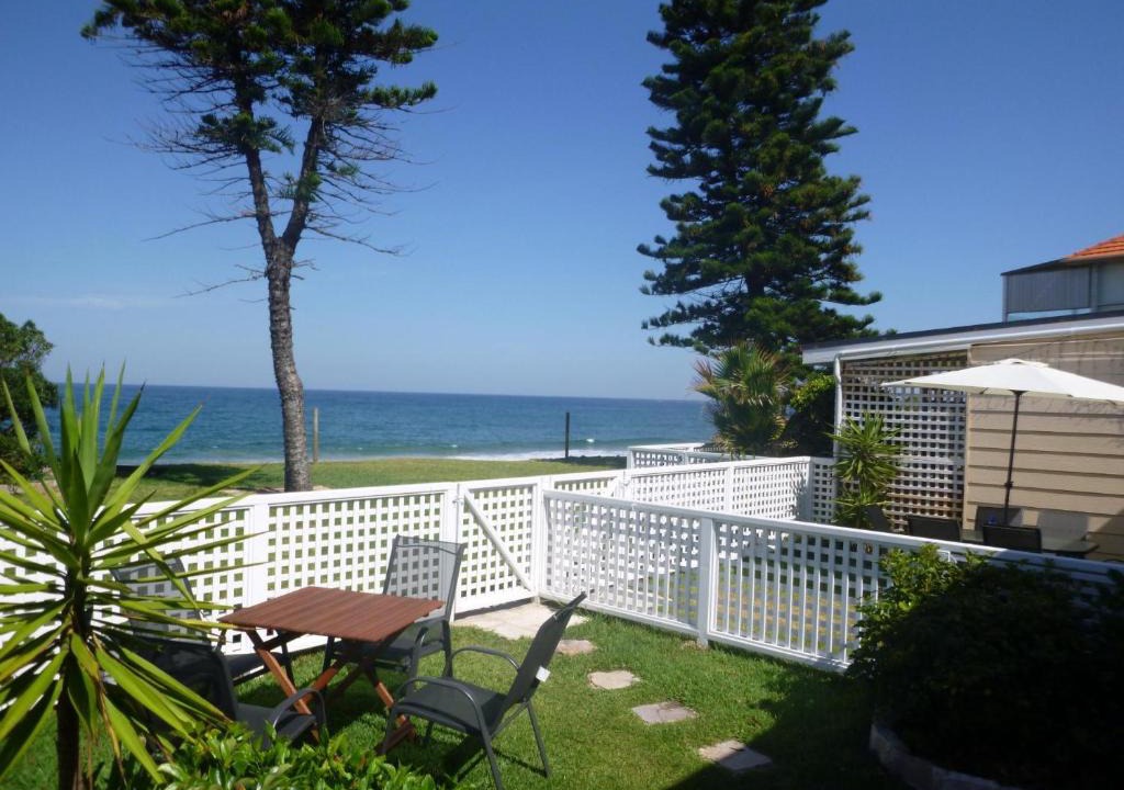 Narrabeen Apartment | Spacious 2BR Beachfront Apartment - The Coachhouse