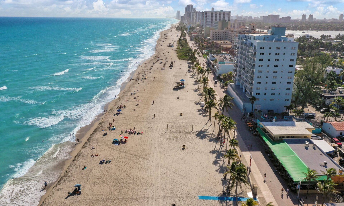 Hollywood Condo | Spacious 2BR condo w/beach access