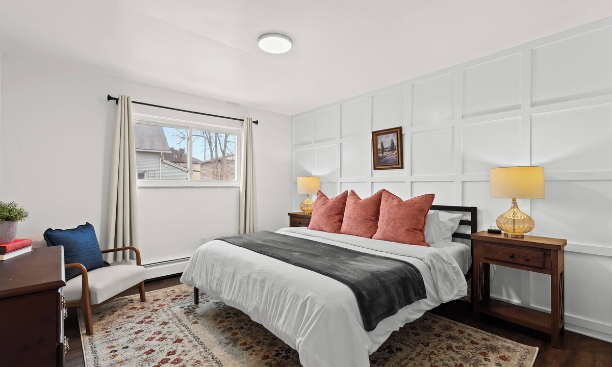 Mount Clemens Apartment | Spacious 2BR Flat | King Bed | Downtown Mt.Clemens