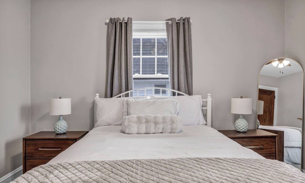 Shaker Heights Apartment | Spacious 2BR Near Cleveland Clinic Balcony, Office, Full Kitchen, Parking