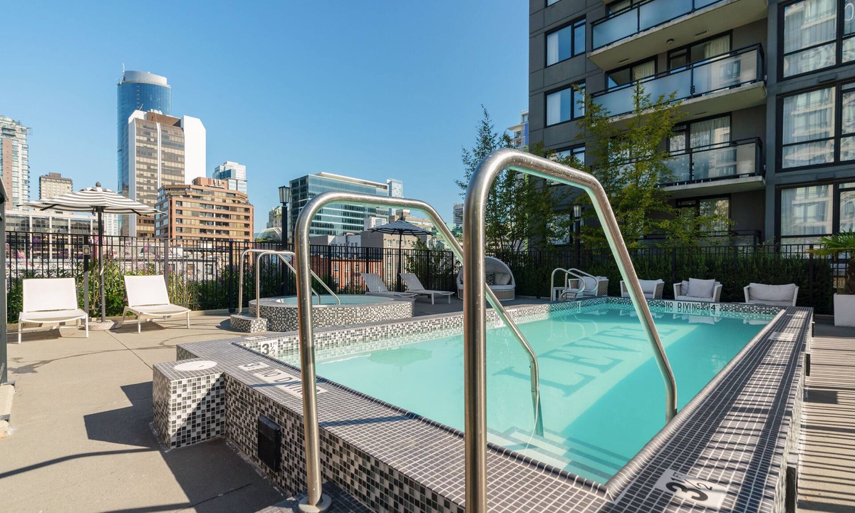 Yaletown Apartment | Spacious 2BR Suite w/Access to Rooftop Pool