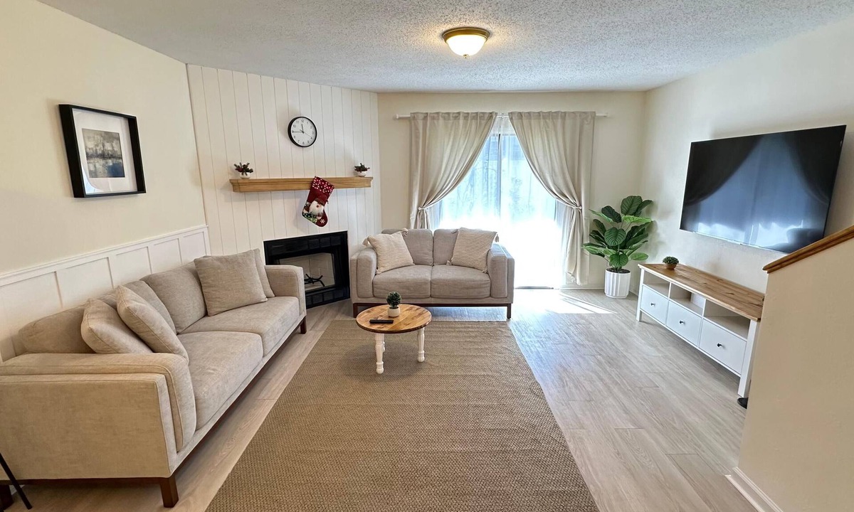 Southside House | Spacious 2BR Townhome with Private Baths