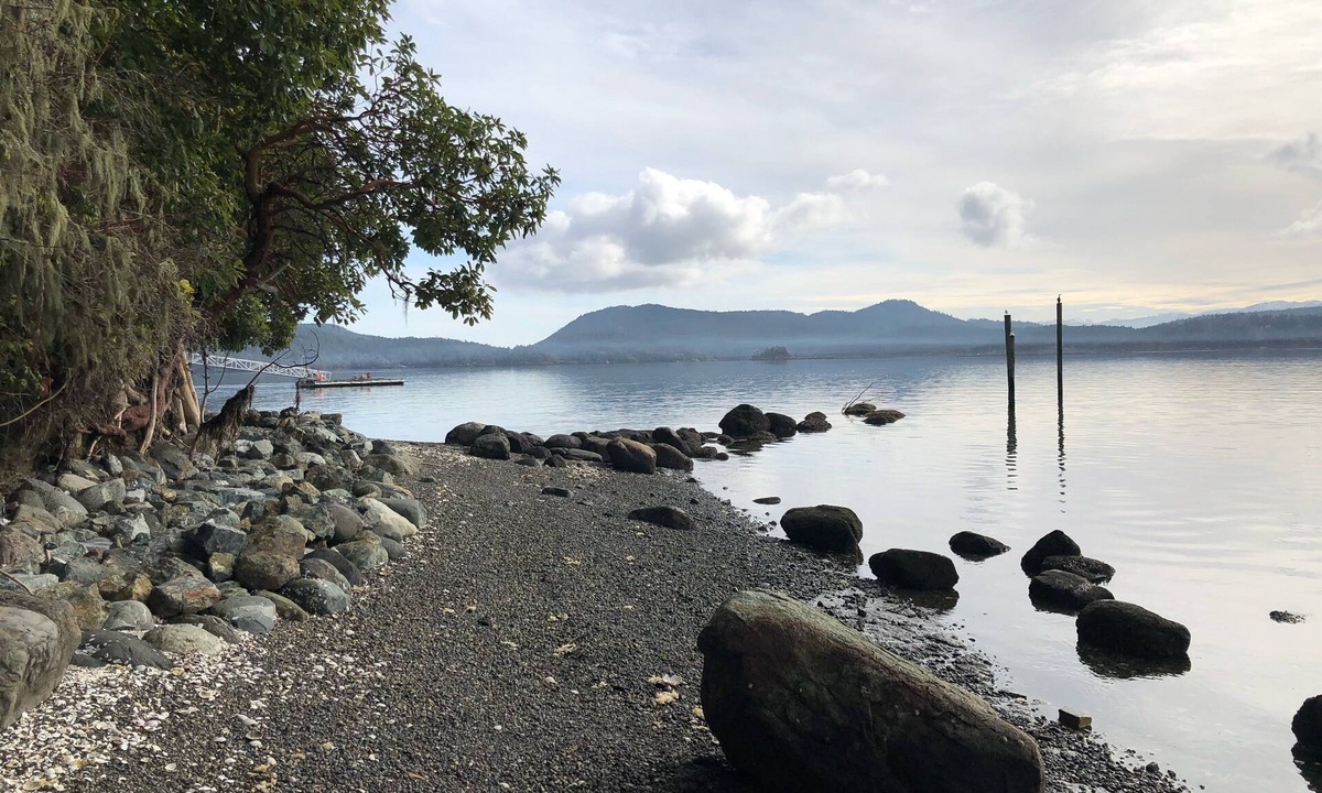 Sooke Cottage | Spacious 2BR Unit on Waterfront Property with Beach Access - Sleeps 6