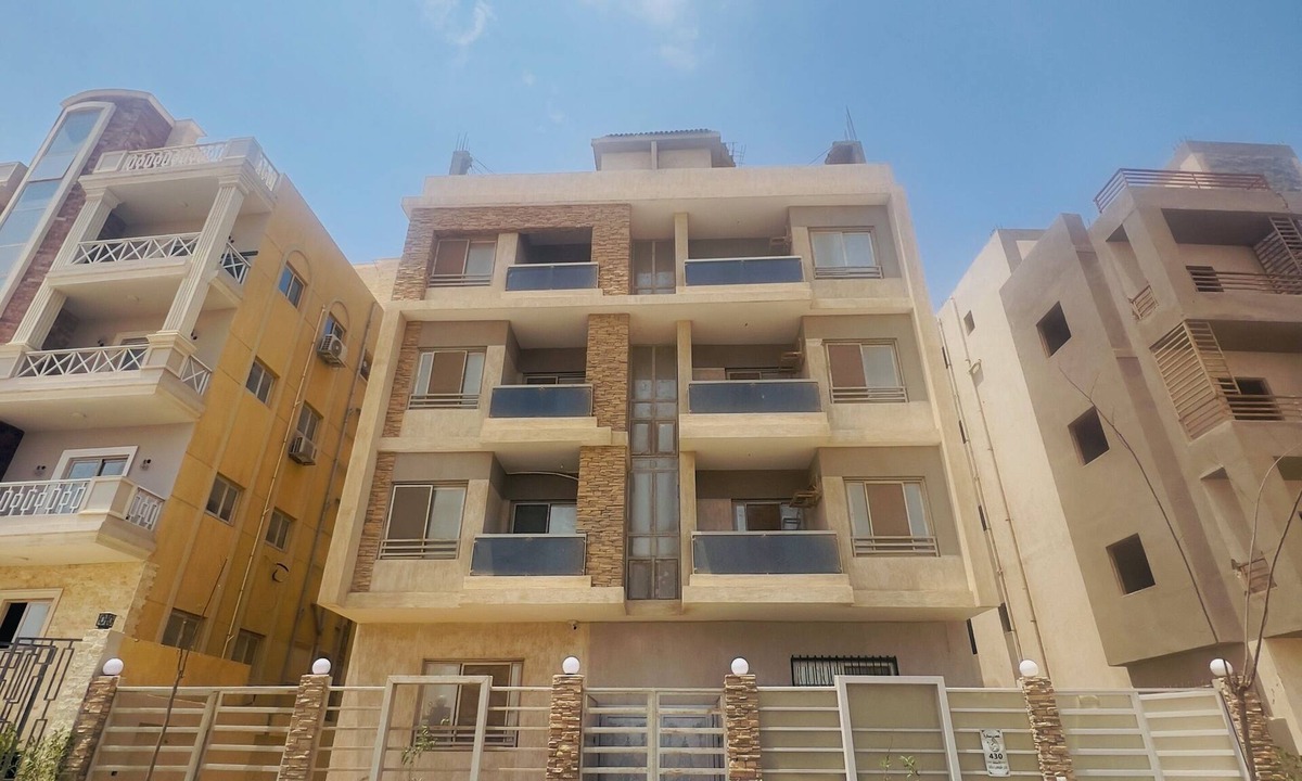 New Cairo Apartment | Spacious 3-bedroom apartment in pleasant Cairo with AC