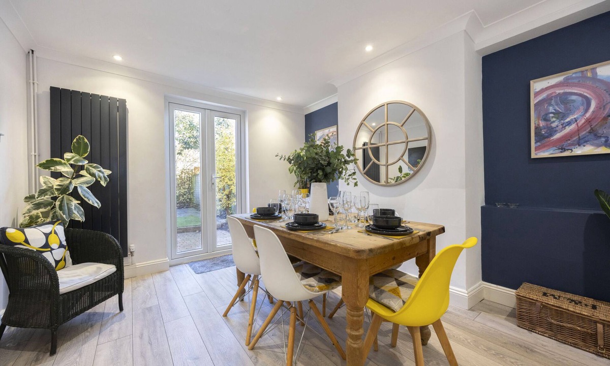 Montpellier House | Spacious 3-Bed Period Home Near Bath Road