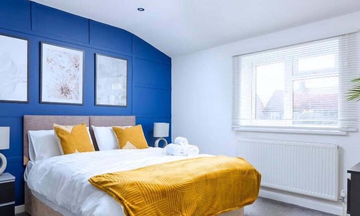 Merstham House | Spacious 3-Bed Retreat: Ideal for Weekend or Extended Stays