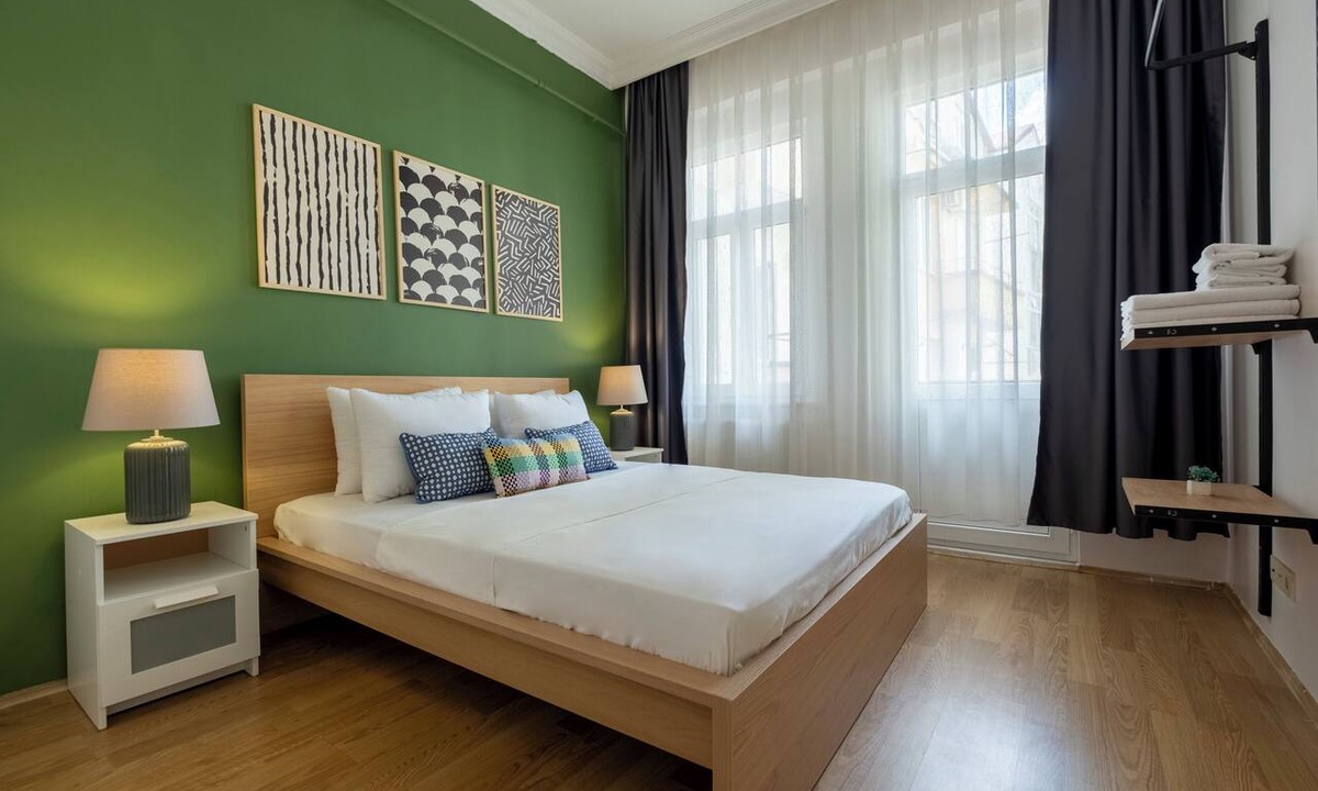 Taksim Apartment | Spacious 3-Bedroom, 2-Bathroom Family Apartment in Central Location No Stair