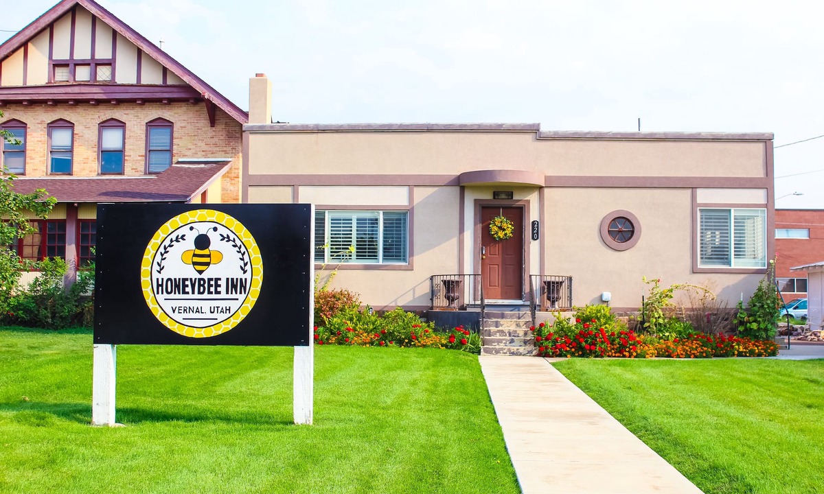 Vernal House | Spacious 3-Bedroom/3-Bath Downtown House. Check out these photos!