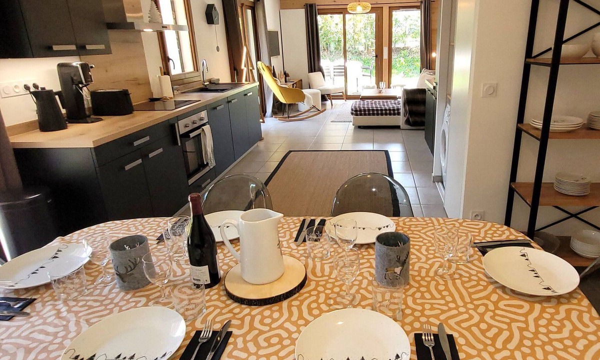 Les Gets Apartment | Spacious 3-bedroom apartment with private garden