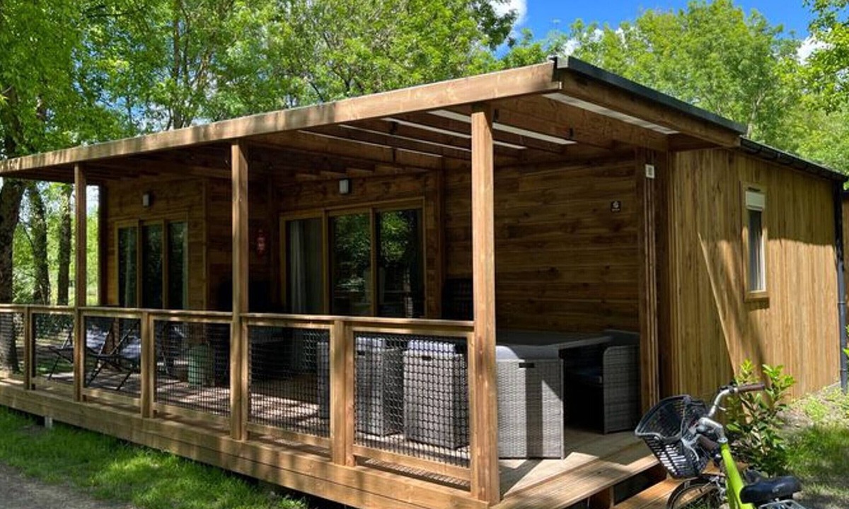 Coulon Ski Chalet | Spacious 3-Bedroom Chalet with Terrace