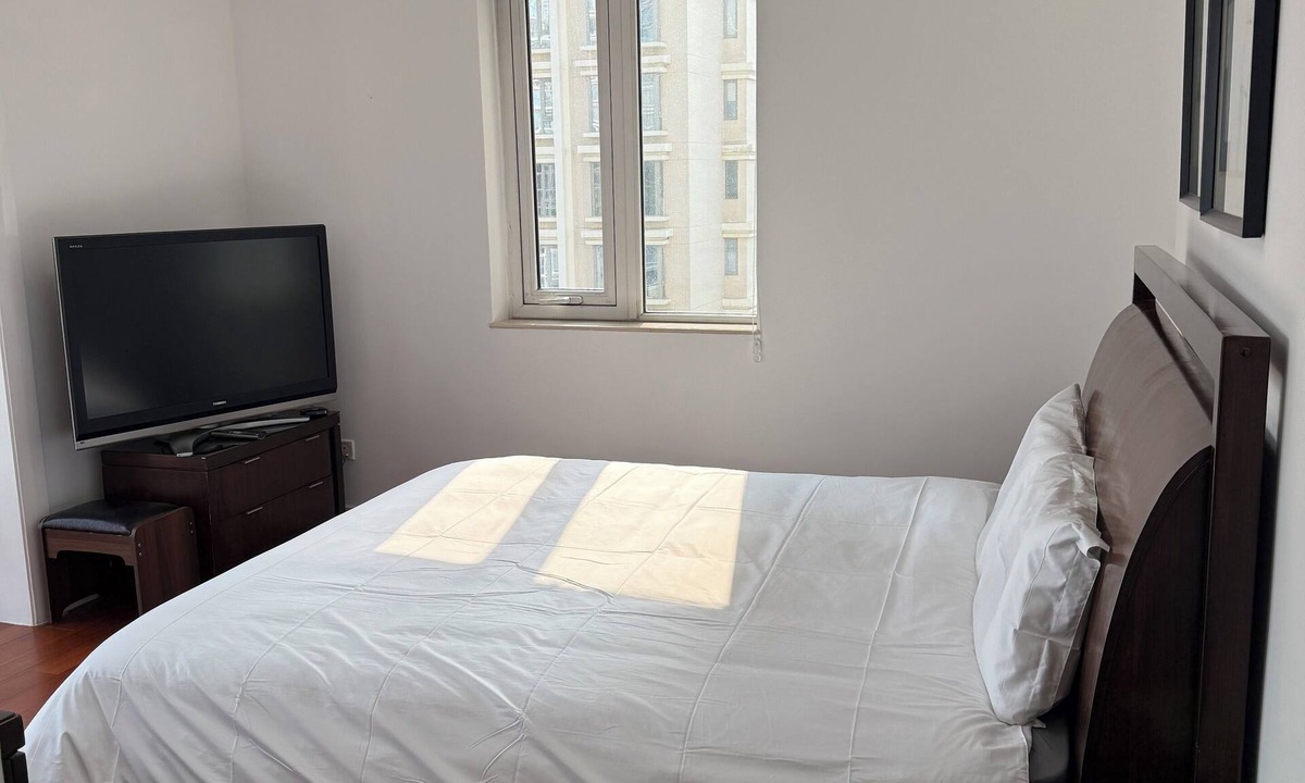 Middle Chaoyang Condo | Spacious 3-bedroom apartment in prestigious Beijing Palm Springs Int’l Apartment