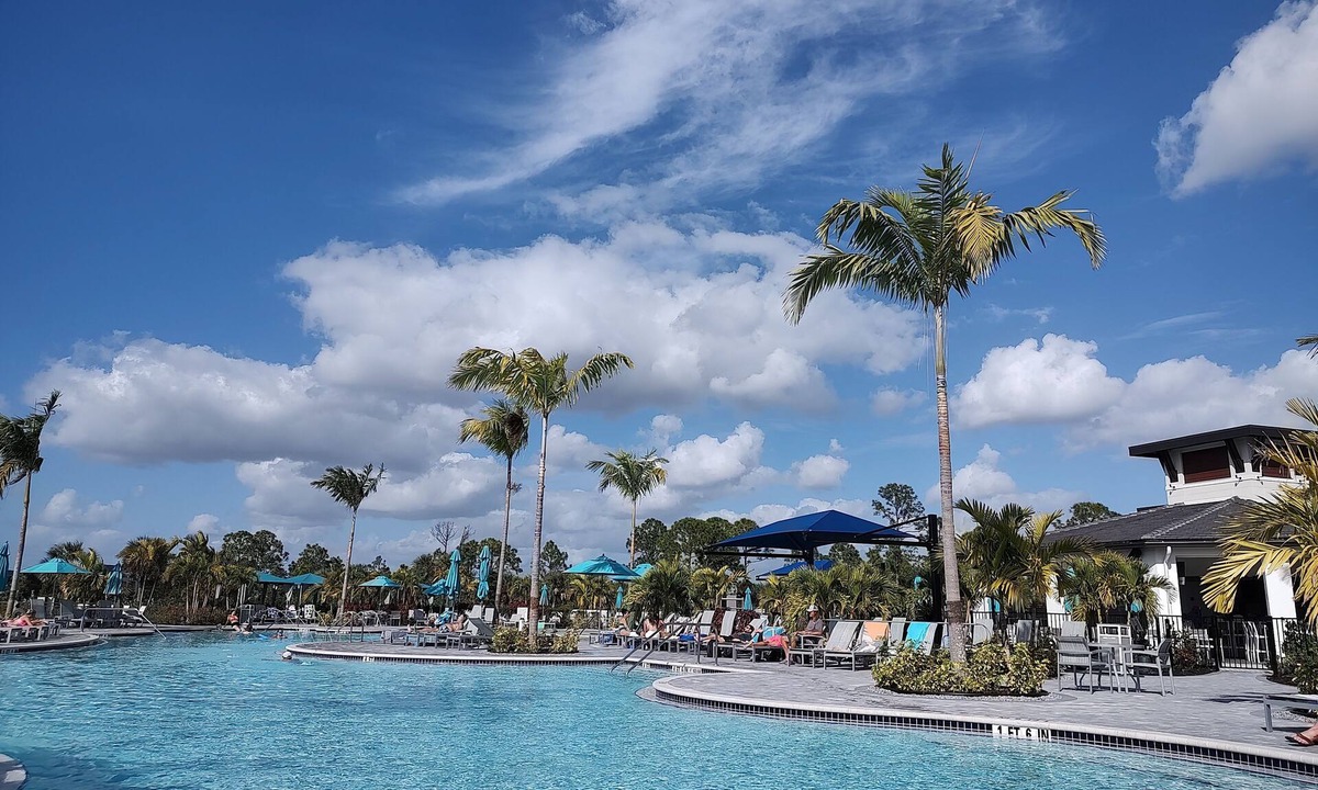 Venice Condo | Spacious 3-bedroom coach home with golfing in Wellen Park Golf and Country Club