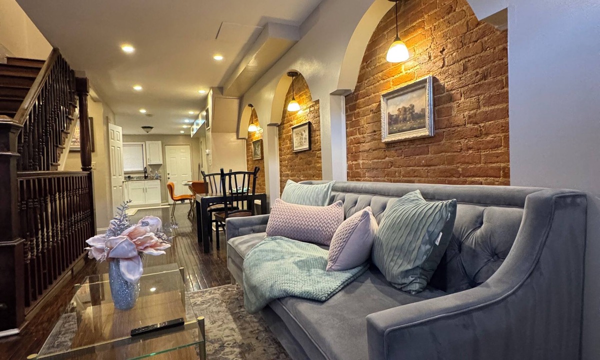 Downtown Baltimore House | Spacious 3 bedroom Townhome in the heart of Baltimore