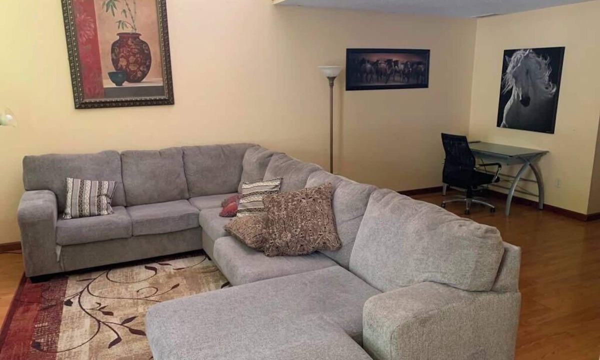 Wayne House | Spacious 3-bedroom house, 2 living room