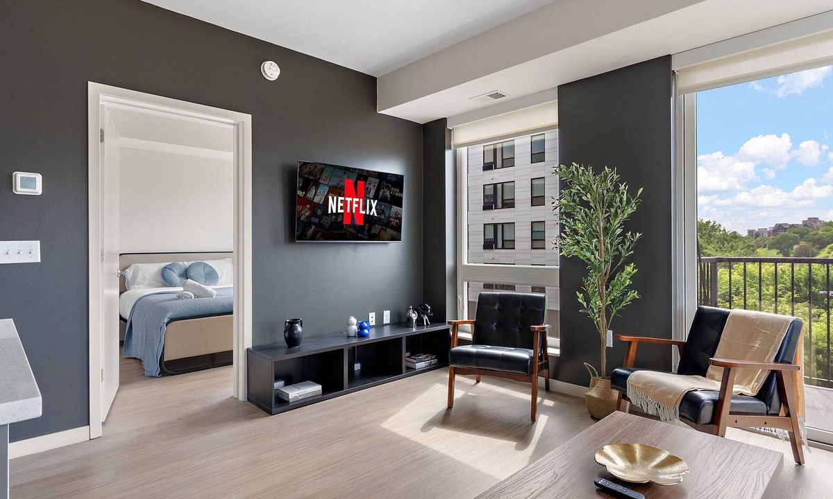 Downtown Minneapolis Condo | Spacious 3-bedroom apartment with AC, WiFi in cool Minneapolis