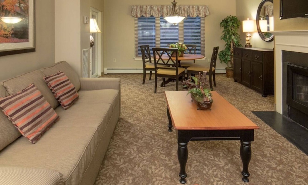 Brownsville Resort | Spacious 3-Bedroom Resort + Loft in Mountain–Fireplace, Gym, and Close to Skiing
