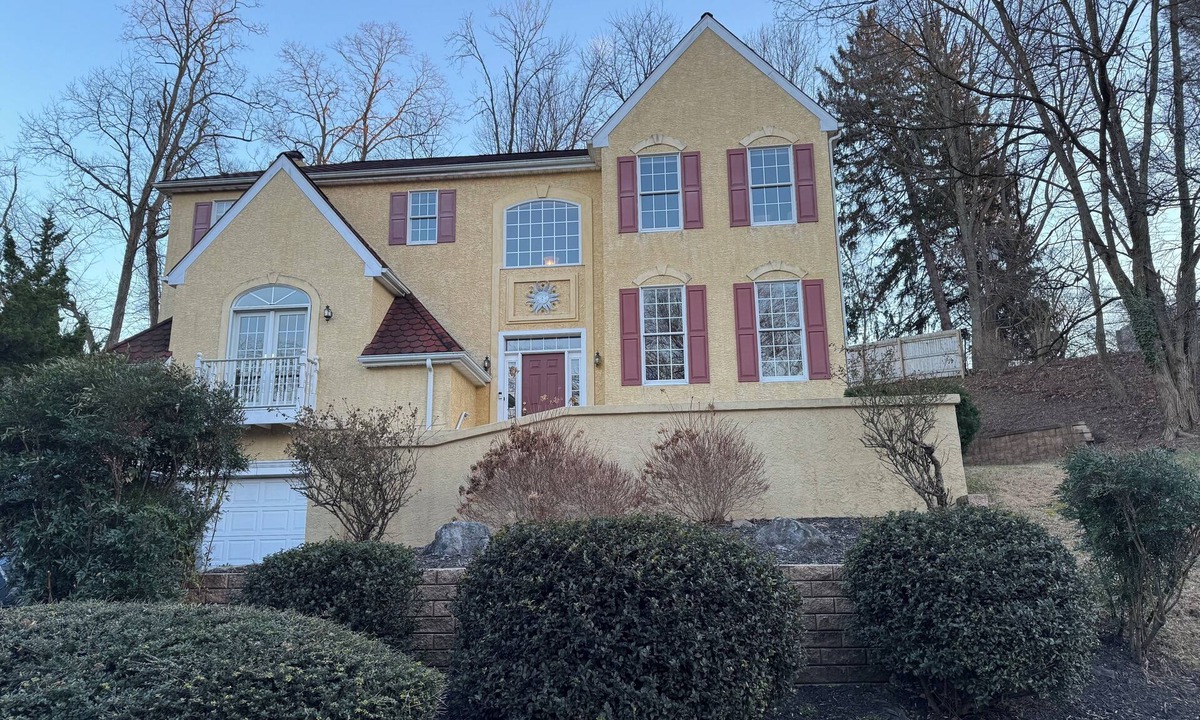 Broomall House | Spacious 3+BR 2F/2H BA Bar, Gym, Fin Bsmt Near FIFA & Subaru