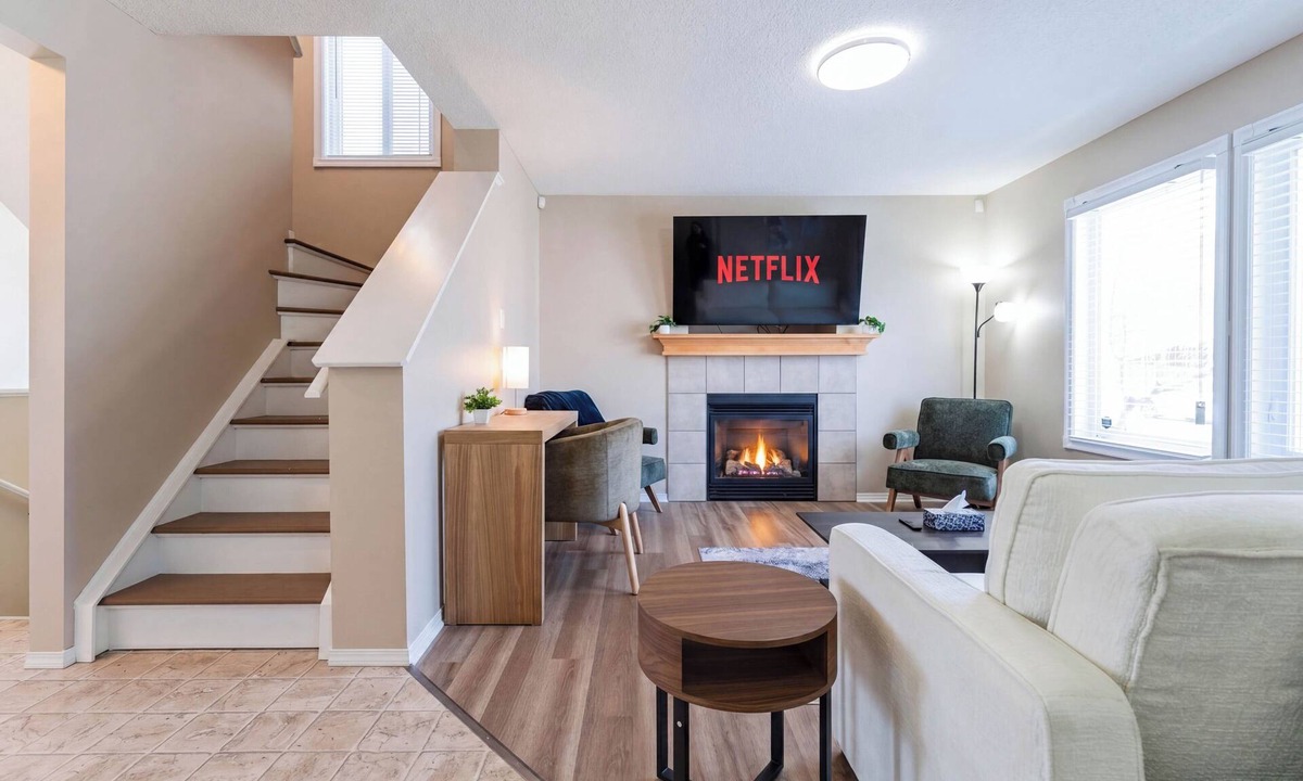 Calgary House | Spacious 3 BR Corner home in Covemeadow