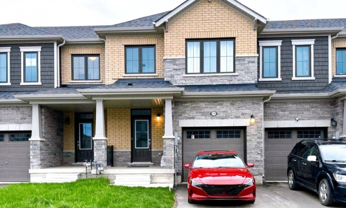 Thorold House | Spacious 3-BR Home Near Niagara Falls | Parking for 3 | King Bed