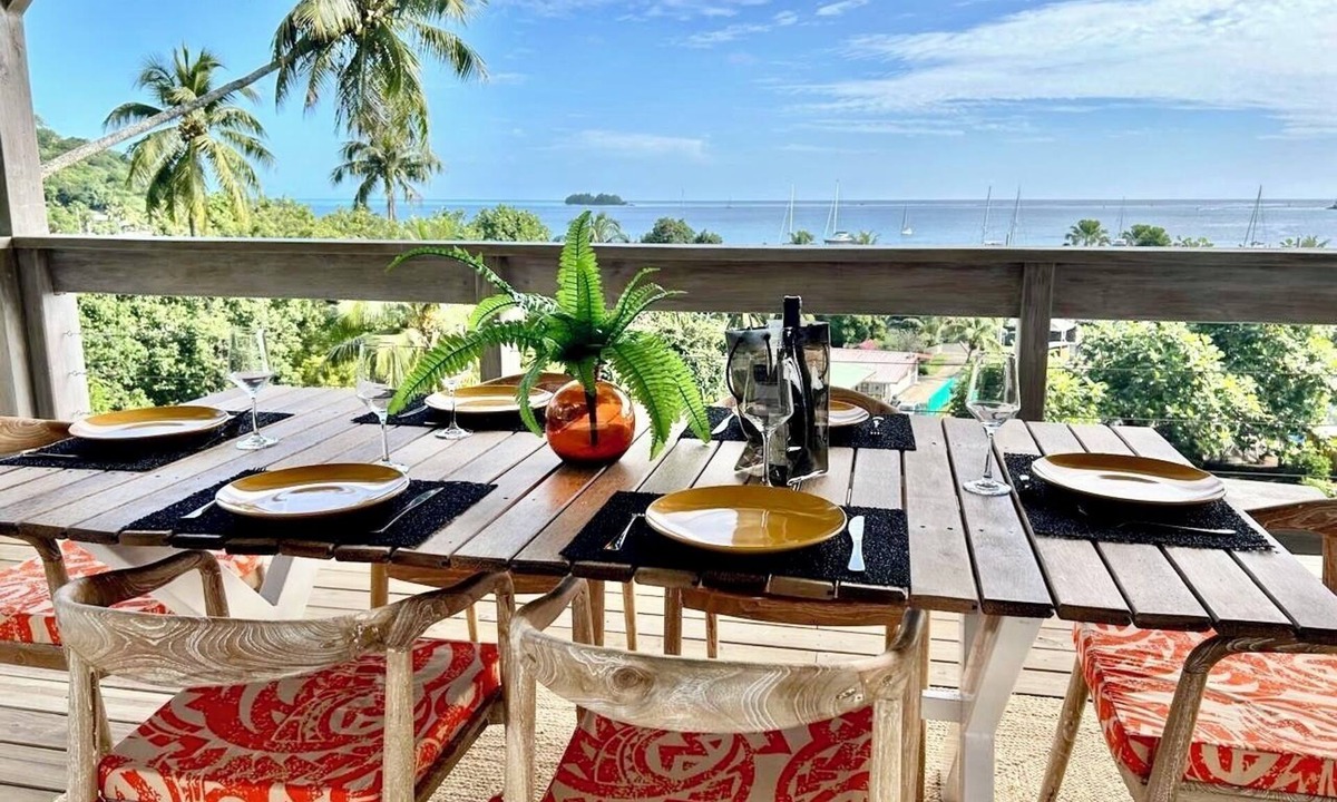 Bora Bora Villa | Spacious 3 BR Island Villa w/Pool Fast Wifi-Sleeps 8 Washer & Dryer