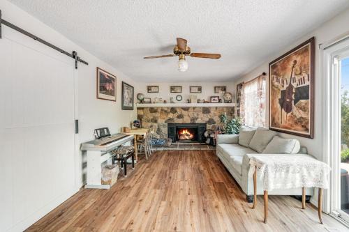 Briargate House | Spacious 3 BR Mountain View Home Colorado Springs
