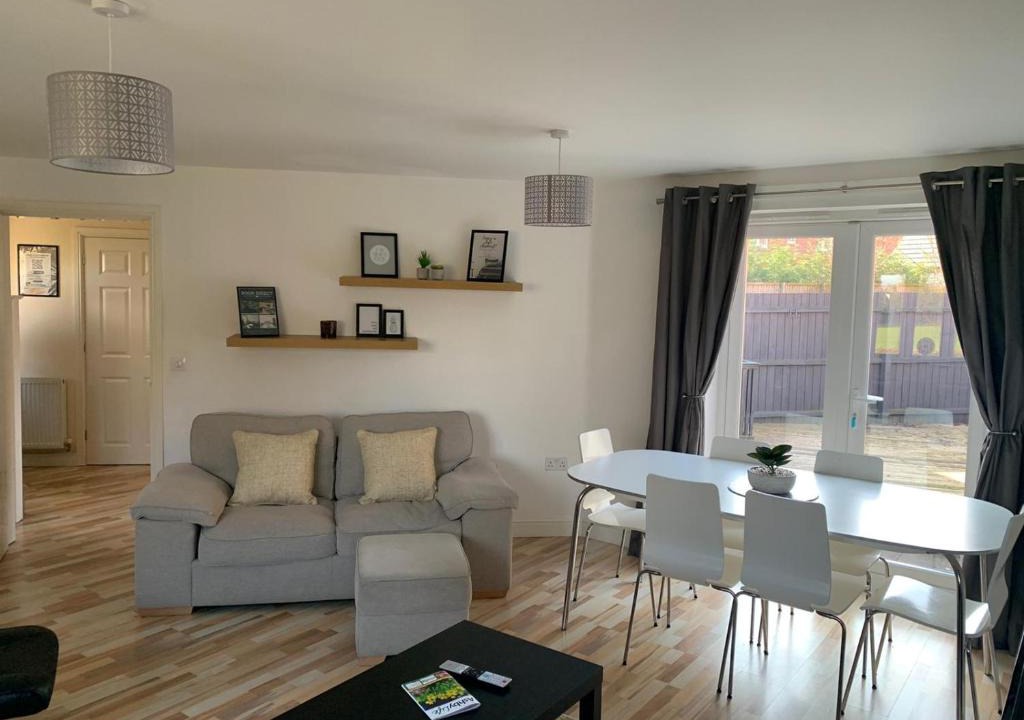Ashby-de-la-Zouch House | Spacious 3-BR Stay with Comfort & Parking