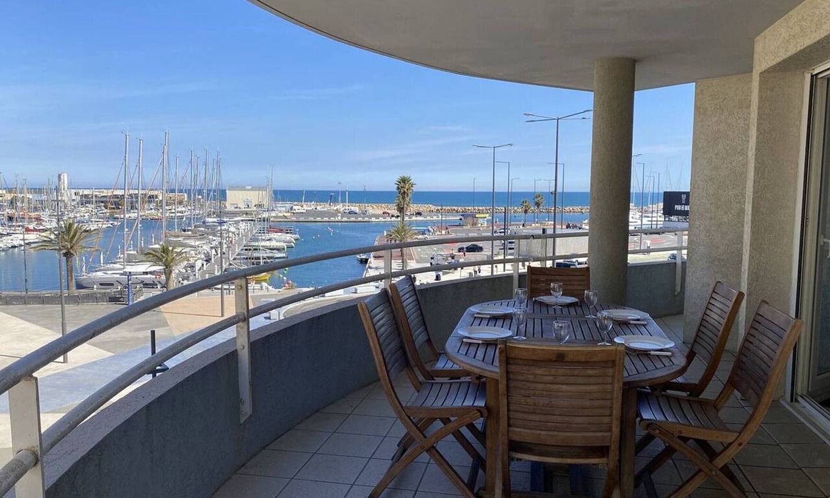 La Jetee Apartment | Spacious 3-room apartment with terrace and parking in Canet-en-Roussillon